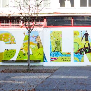 Inversegraffiti - Fertige Wand mit dem Wort "Calm"